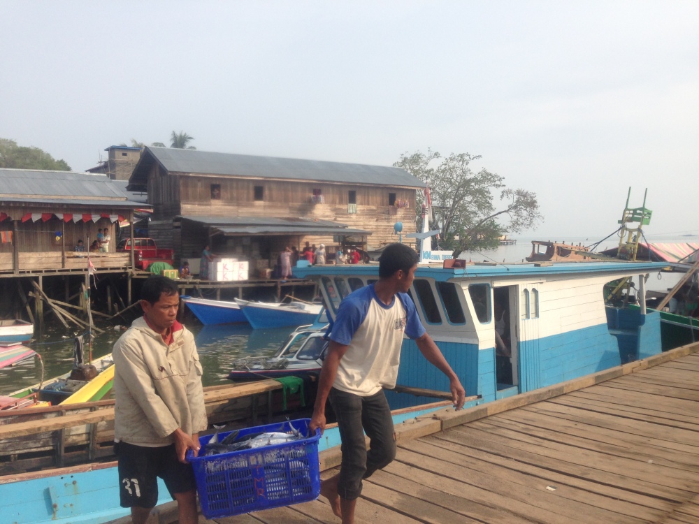 Kehidupan para nelayan... we should appreciate our fishermen more.. really.. 